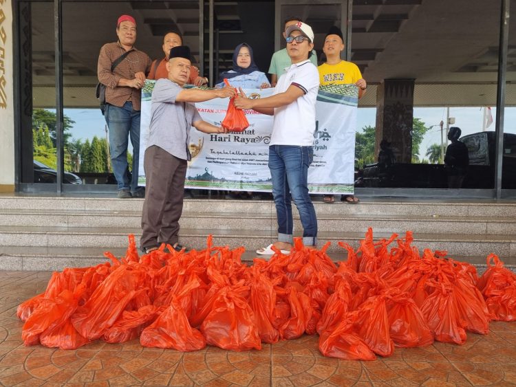IJP Lampung Salurkan 150 Paket Qurban Bantuan Gubernur untuk Jurnalis dan Warga Sekitar