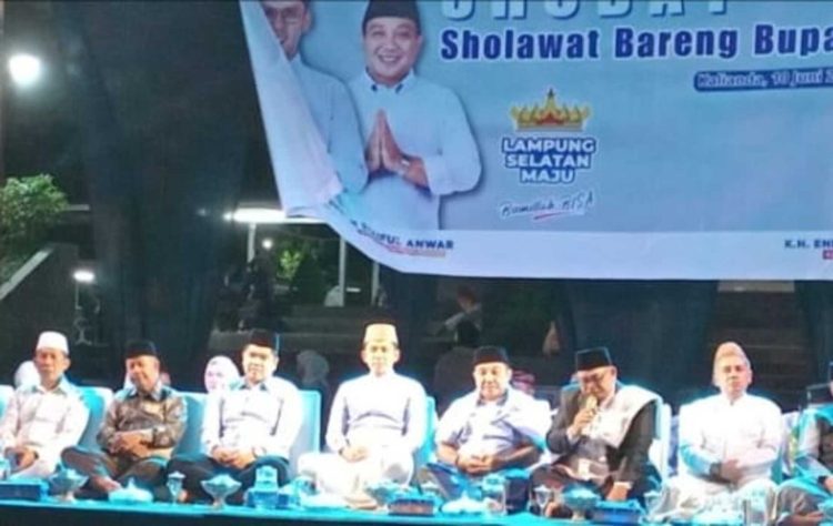 Ribuan Warga Lampung Selatan Larut dalam Sholawat Bareng Bupati di Malam Penuh Berkah