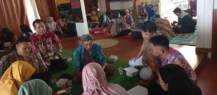 Diskoperindag Pringsewu Latih Perajin Gula Aren, Dorong Banjarejo Jadi Sentra Gula Semut