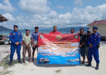 Sat Polairud Pesawaran Gandeng Warga Bersihkan Pantai Batu Menyan, Wujud Peduli Lingkungan Pesisir
