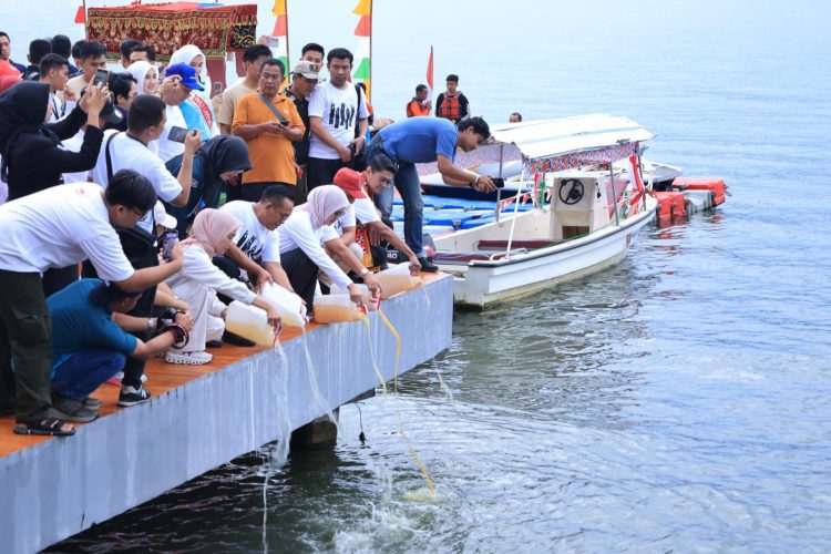 Parosil Resmikan Pasar Tematik Danau Ranau, Minta Perbaikan Jalan ke Pemprov Lampung