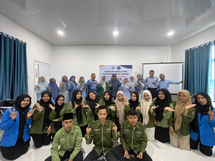 Puisi “Bus Tua” Karya Mahasiswa UMPRI Jadi yang Terbaik di Workshop Menulis Puisi