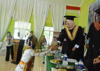 Penuh Haru, 36 Lansia Lampung Tengah Diwisuda dari Sekolah Harum Sejahtra