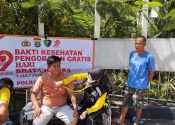 Peduli Sopir, Polres Pesawaran Gelar Pengobatan Gratis Sambut Hari Bhayangkara ke-79