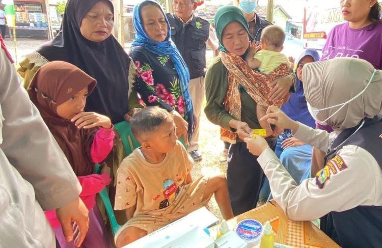 Polres Pesawaran Gelar Pengobatan Gratis di Islamic Center, Rayakan HUT Bhayangkara ke-79 dengan Aksi Nyata