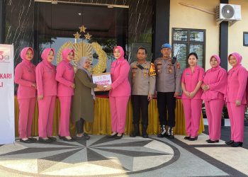 Bhayangkari Cabang Pesawaran Tebar Kepedulian, Salurkan Bantuan Sosial Door to Door Sambut Hari Bhayangkara ke-79 dan HKGB