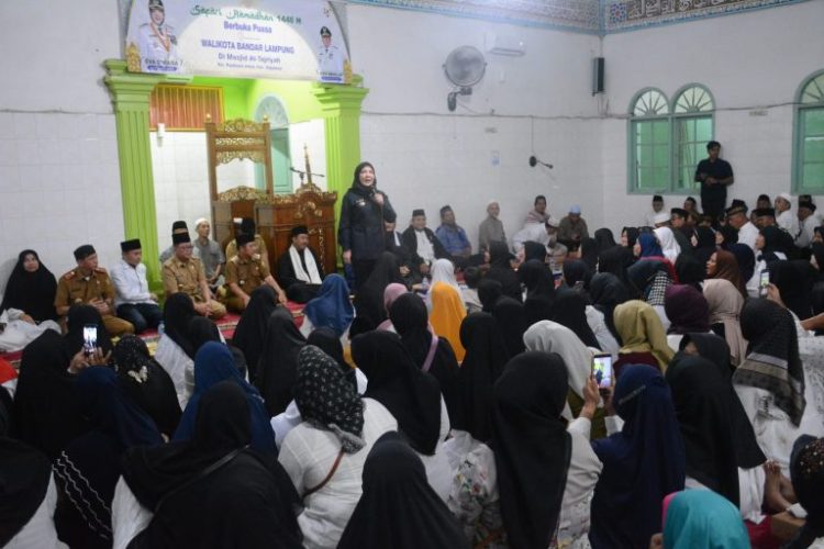 Walikota Eva Dwiana Mengawali Safari Ramadhan 1446 H (Hijriyah) di Masjid At Tajriyah