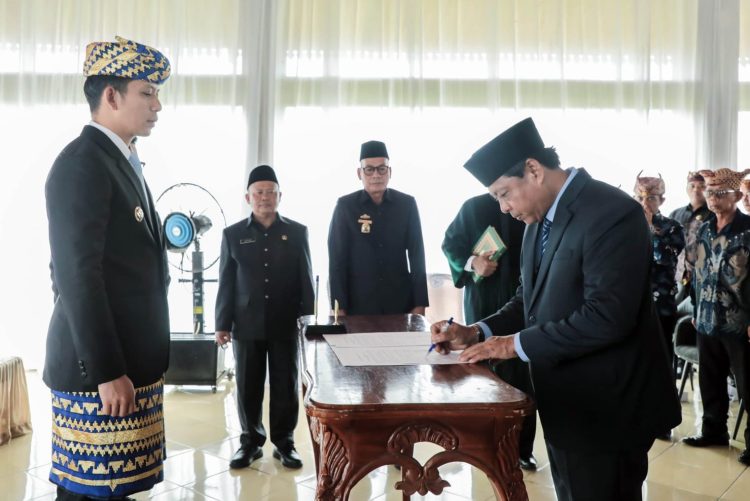 Pelantikan Bersejarah di Taman Makam Pahlawan: Bupati Lampung Selatan Lantik Sekda Baru di Atas Tanah Patriotisme
