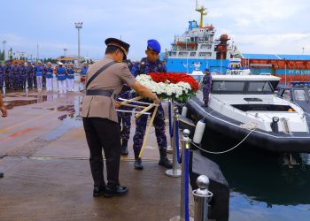 Tabur Bunga di Laut, Sat Polairud Polres Pesawaran Kenang Jasa Pahlawan di Hari Bhayangkara ke-79