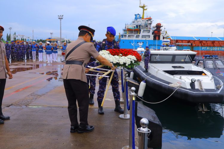Tabur Bunga di Laut, Sat Polairud Polres Pesawaran Kenang Jasa Pahlawan di Hari Bhayangkara ke-79