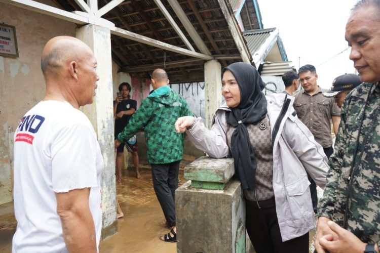 Tinjau Lokasi Banjir di Panjang, Wali Kota Eva Dwiana Soroti Drainase Tertutup Milik PT Pelindo