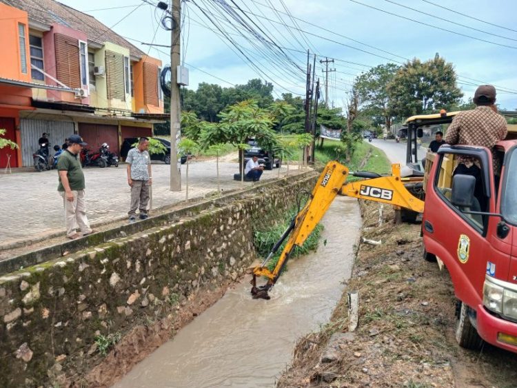 Cegah Banjir, Dinas PU Bandar Lampung Keruk Sedimen di Sejumlah Titik Rawan