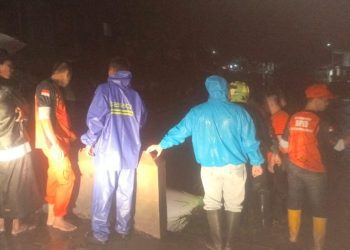 Pemkot Bandar Lampung Bantu Warga Bersihkan Lumpur Sisa Banjir