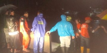 Pemkot Bandar Lampung Bantu Warga Bersihkan Lumpur Sisa Banjir