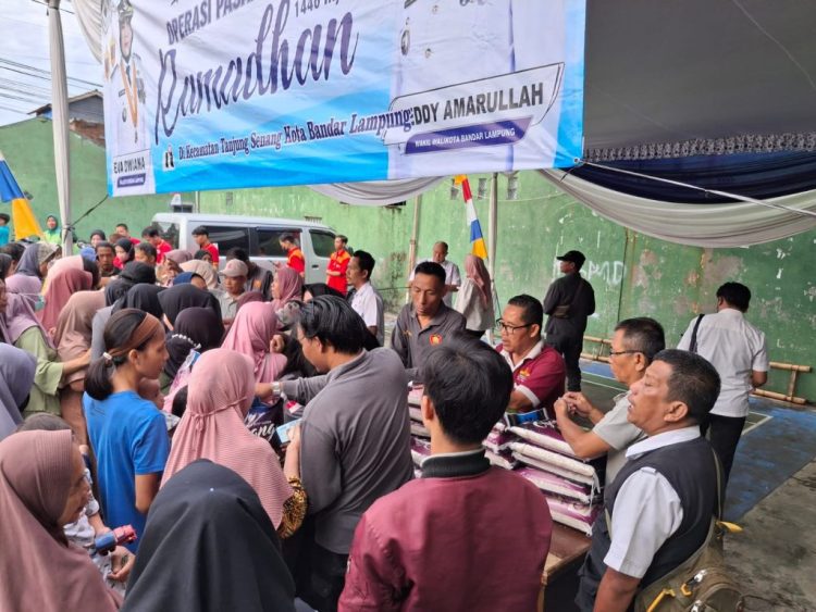 Ratusan Masyarakat Kota Bandar Lampung Antusias Menghadiri Operasi Pasar Murah