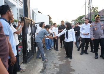 Video Angin Puting Beliung Melanda Bandar Lampung