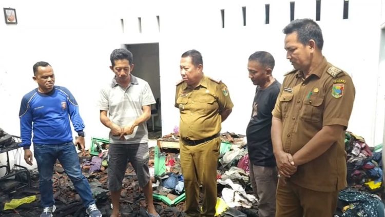 Kadis Sosial Tanggamus Tinjau Lokasi Kebakaran Kota Agung, Serahkan Bantuan Awal untuk Korban