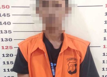 Tekab 308 Polsek Kalianda Tangkap Kepala Produksi Gelapkan Pakan Udang di Way Muli