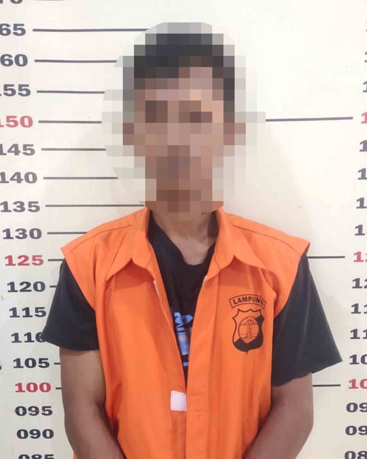 Tekab 308 Polsek Kalianda Tangkap Kepala Produksi Gelapkan Pakan Udang di Way Muli