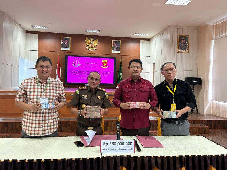 Tersangka Korupsi Alkes RSUD Batin Mangunang Titipkan Rp250 Juta ke Kejari Tanggamus