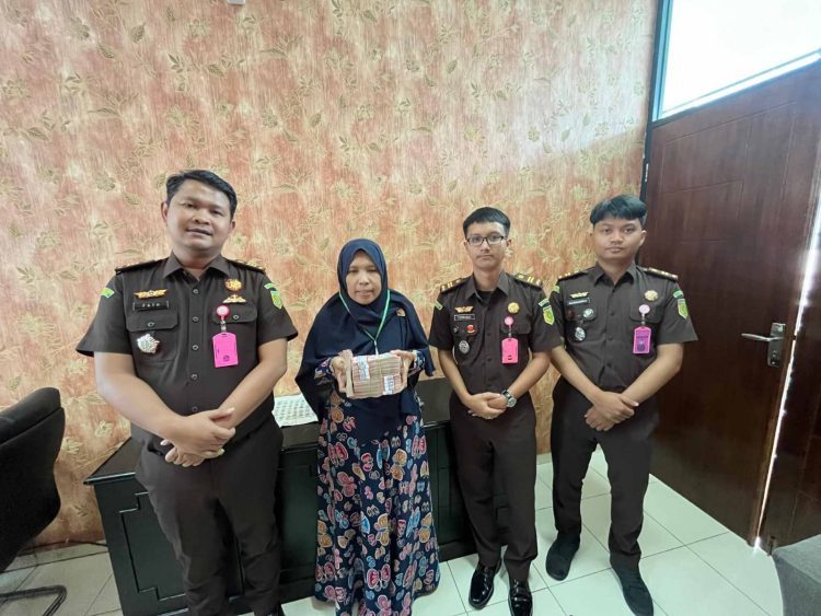 Terdakwa Korupsi BPRS Tanggamus Serahkan Rp140 Juta Uang Pengganti ke Kejari