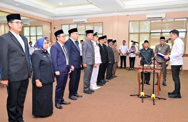 “Gebrakan Bupati Egi: 10 Pejabat Dilantik, 3 Plt Ditetapkan! Lampung Selatan Bersiap Ngebut!”