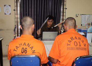 Bawa Golok ke Pendopo Pringsewu, Dua Pria Diamankan Polisi – Satu Positif Sabu