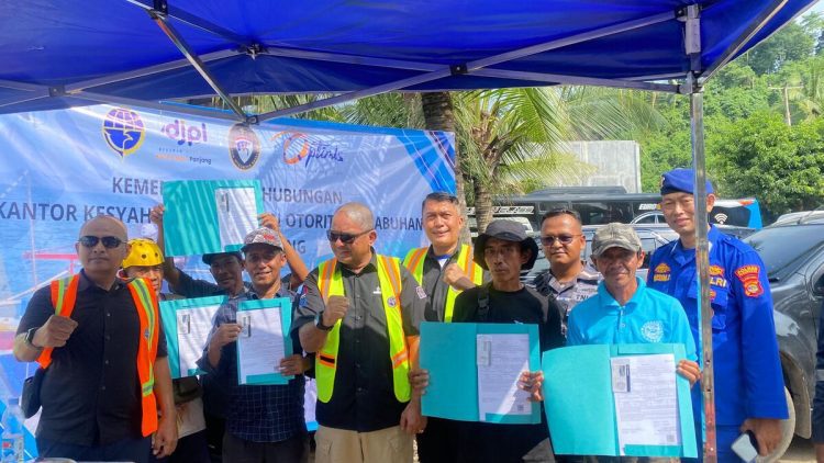 KSOP Kelas I Panjang Bagikan E-Pas Kecil di Dermaga Ketapang, Dorong Legalitas dan Keselamatan Kapal Wisata