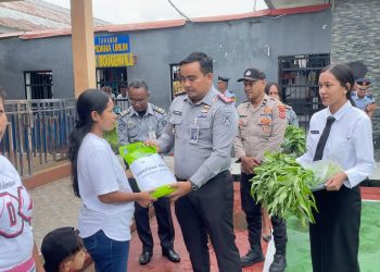 Rutan Ambon Salurkan Bantuan Sosial untuk Keluarga WBP, Sayurannya dari Kebun Binaan Narapidana