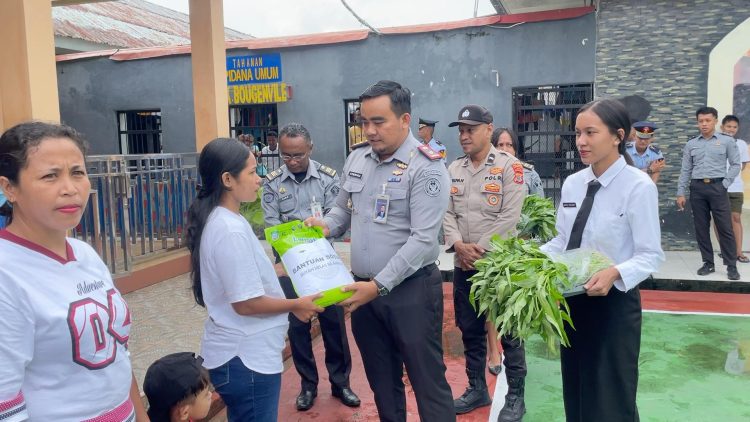Rutan Ambon Salurkan Bantuan Sosial untuk Keluarga WBP, Sayurannya dari Kebun Binaan Narapidana