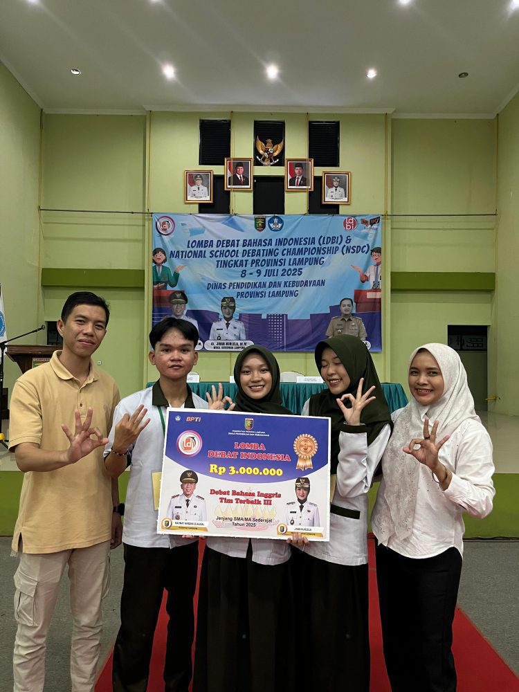 SMA Negeri 3 Kotabumi Raih Juara Debat Provinsi, Tapi Kepsek Bungkam?