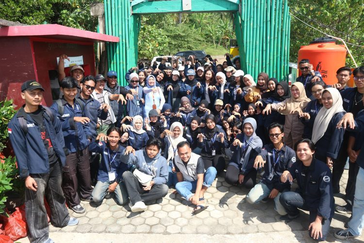 Sinergi UBL dan Pemkab Pesawaran: Mahasiswa Tanam Mangrove, Jaga Pesisir untuk Lampung Berkelanjutan