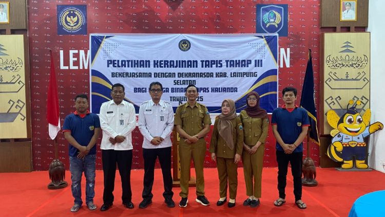 Warga Binaan Lapas Kalianda “Naik Kelas”, Pelajari Tapis Motif Tinggi di Tahap III Pelatihan Dekranasda