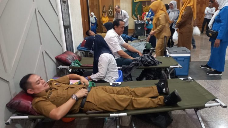 Peduli Sesama, IKWI Lampung Gelar Donor Darah dan Diskusi KDRT di HUT ke-64