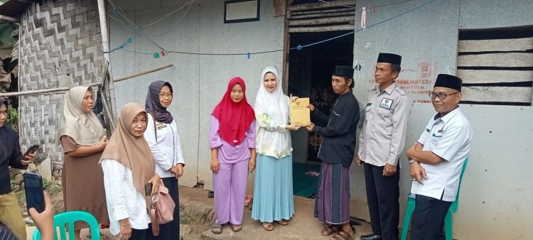 Program BERKAT: Dua Warga Pesawaran Terima Bantuan Bedah Rumah Layak Sehat dari BAZNAS