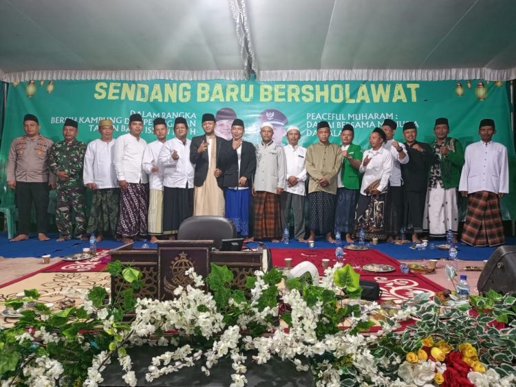 Ribuan Warga Padati Lapangan Merdeka Sendangbaru, Rayakan 1 Suro dengan Sholawat Akbar