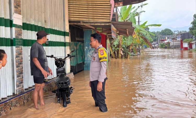 Banjir Rendam Enam Pekon di Semaka, Polsek Tanggamus Imbau Warga Tetap Siaga
