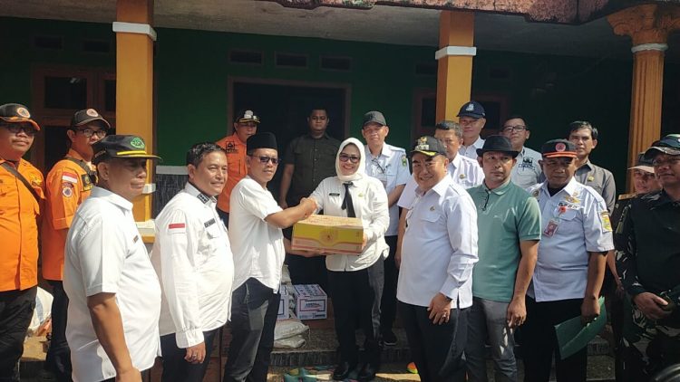 Turun Langsung! Bupati Tanggamus Tinjau Lokasi Banjir dan Salurkan Bantuan ke Warga Terdampak