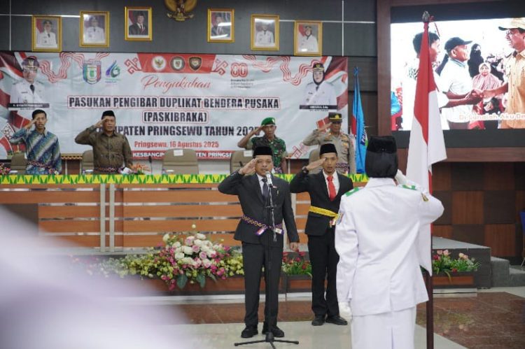 Bupati Pringsewu Kukuhkan Anggota Paskibraka 2025