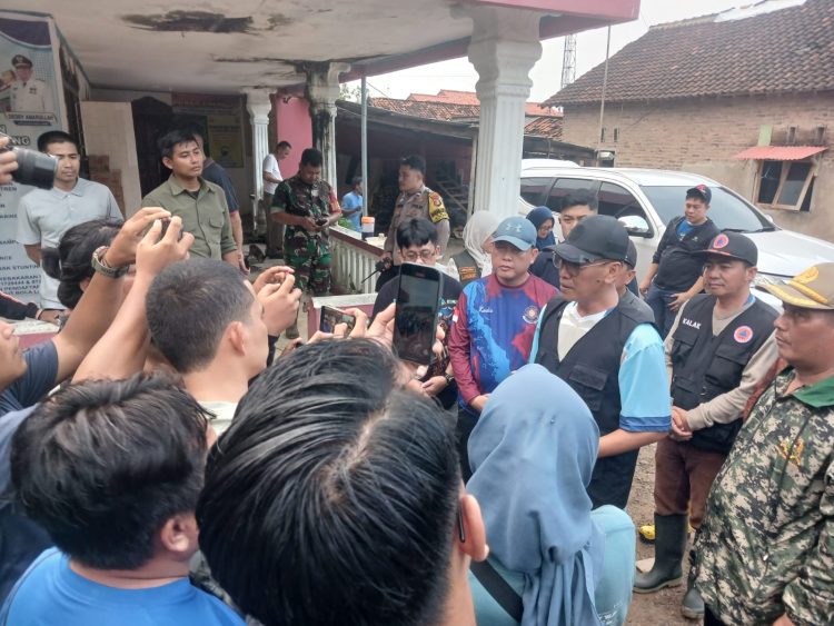 Pemkot Bandar Lampung Salurkan Bantuan Tunai untuk Warga Terdampak Banjir dan Longsor
