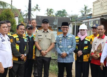 Tinjau Jalan Rukti Harjo Raman Utara, Gubernur Lampung dan Bupati Ardito Tegaskan Komitmen Percepatan Infrastruktur