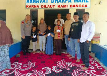 Sat Polairud Polres Lampung Selatan Dekatkan Diri ke Warga Pesisir, Bagikan Sembako untuk Lansia