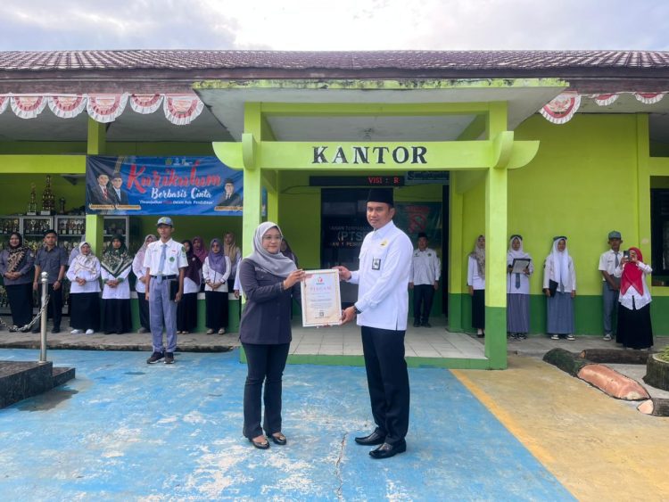 Bawaslu Pesisir Barat Ajak Pemilih Pemula Awasi Pemilu Sejak Dini