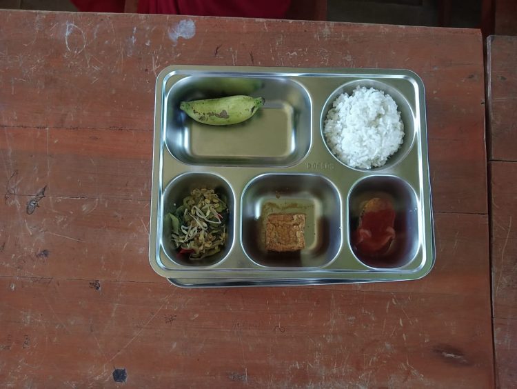 Siswa SD dan SMP di Pagelaran Keluhkan Kualitas Makanan Program MBG: Buah Busuk hingga Sayur Pahit