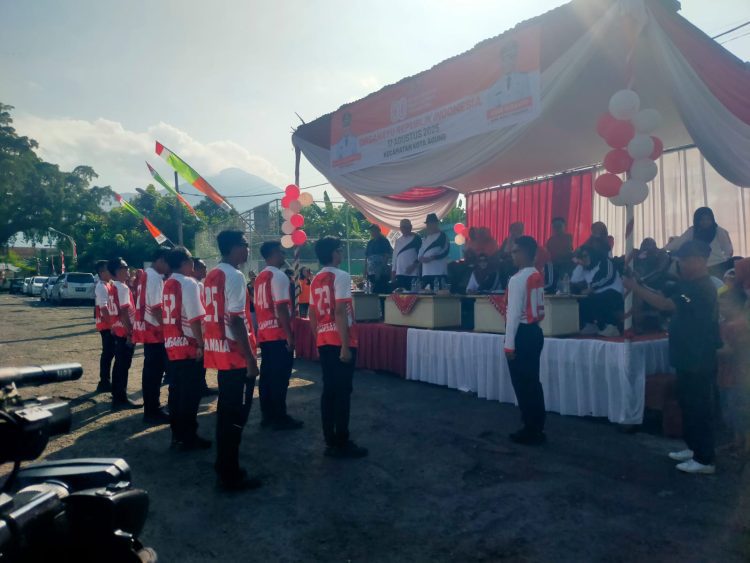 Ketua TP PKK Tanggamus Buka Lomba Gerak Jalan Semarakkan HUT RI ke-80