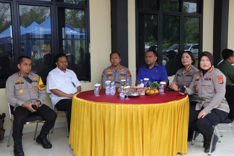 Polres Pesawaran dan Polda Lampung Salurkan 2 Ton Beras dalam Gerakan Pangan Murah