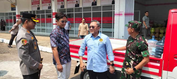 Menteri Koordinator Pangan Zulkifli Hasan Kunjungi Koperasi Merah Putih Lampung Selatan dan Dorong Pengurus Jadi PPPK