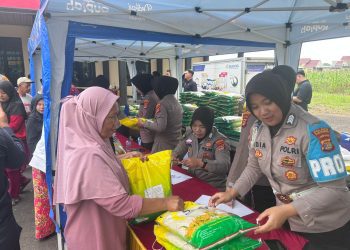 Polda Lampung Gelar Gerakan Pangan Murah, Salurkan Puluhan Ton Beras untuk Warga