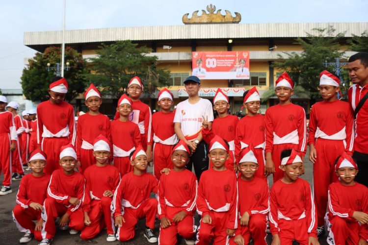 Wakil Bupati Lampung Utara Resmikan Lomba Gerak Jalan SD/MI Sambut HUT RI Ke-80