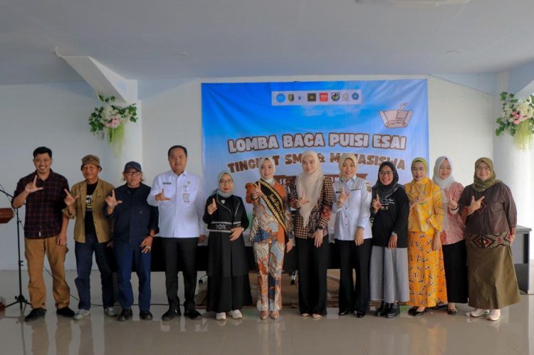 Bunda Literasi Provinsi Lampung Dorong Kreativitas Generasi Muda Melalui Lomba Puisi Esai
